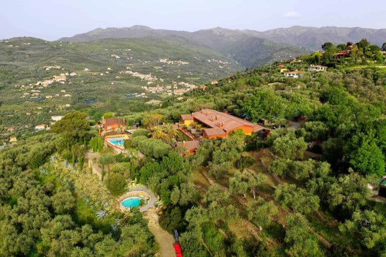 Vista dall'alto dell' Agriturismo Relais San Damian, Imperia, Liguria, Italia